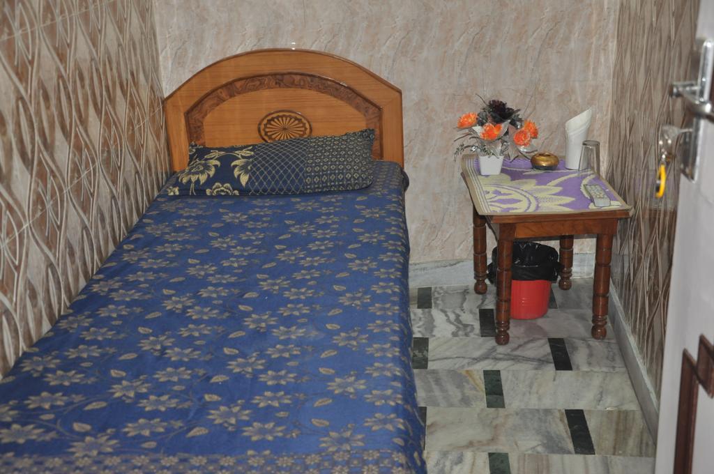 Hotel Pari Jalandhar Esterno foto
