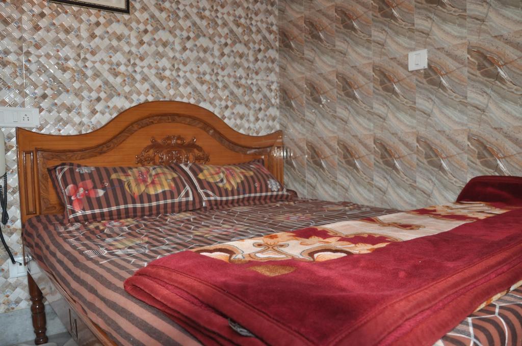 Hotel Pari Jalandhar Esterno foto