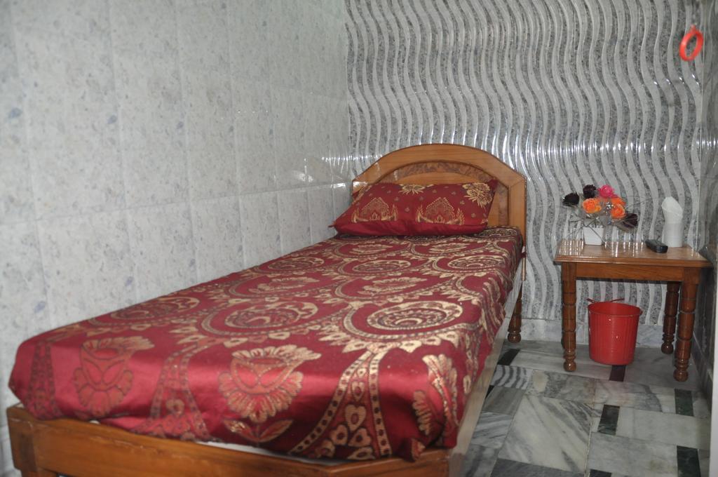 Hotel Pari Jalandhar Esterno foto