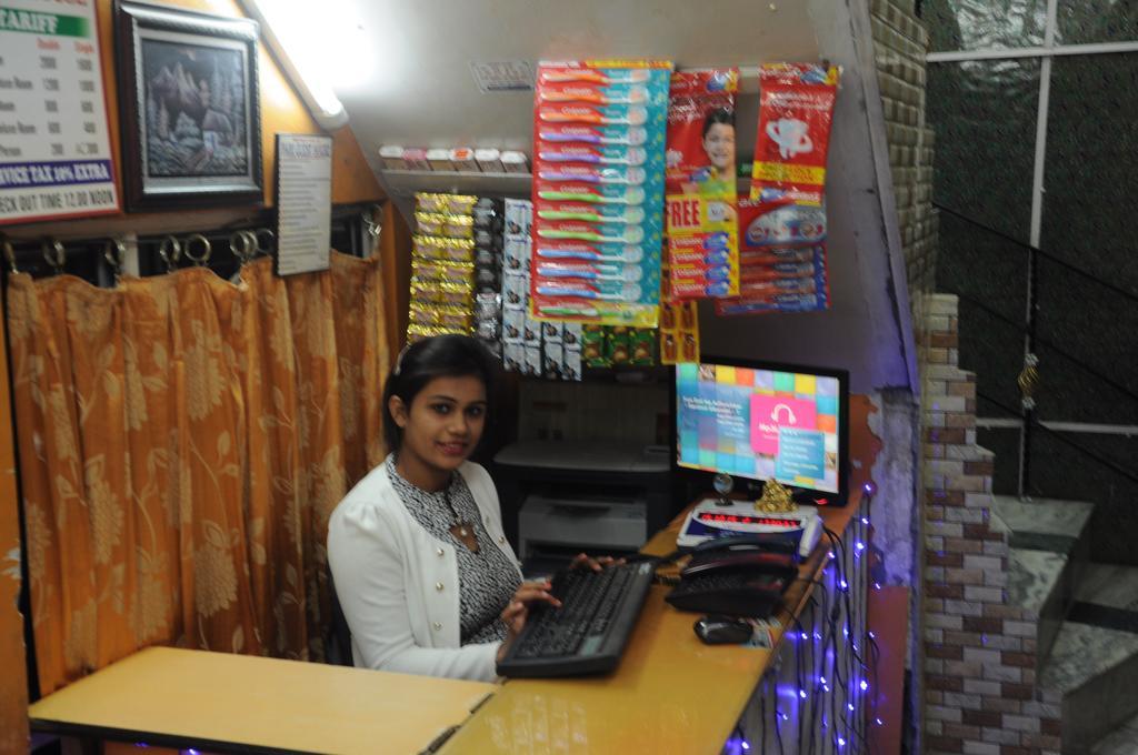 Hotel Pari Jalandhar Esterno foto